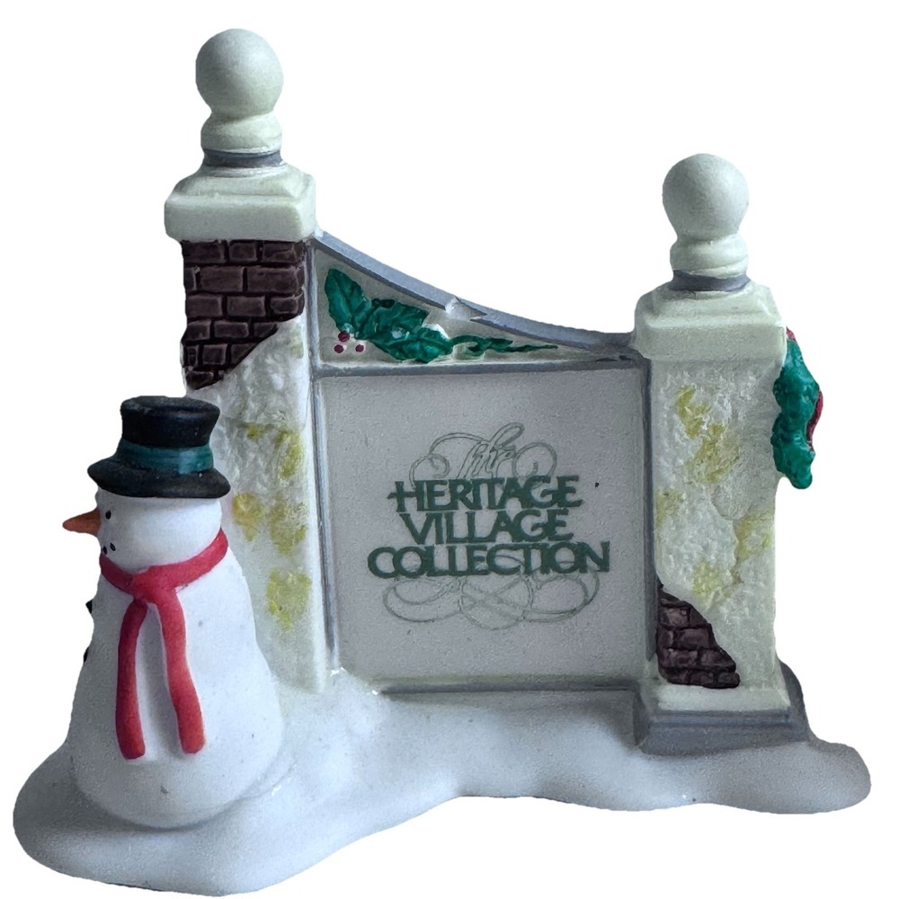 Department 56 #5572-7 Heritage Village Collection VILLAGE SIGN WITH SNOWMAN